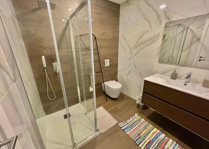 بيت للعطل House Miramar By