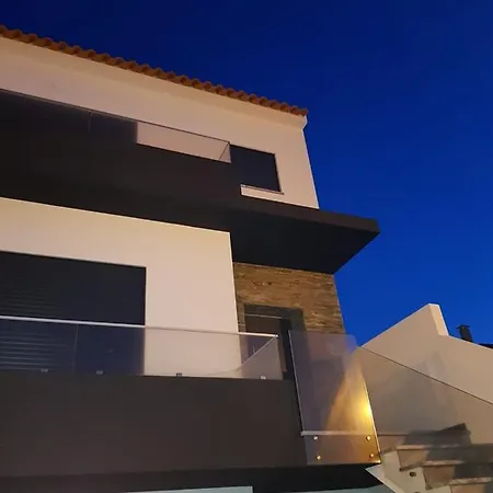 Vakantiehuis House Miramar By *