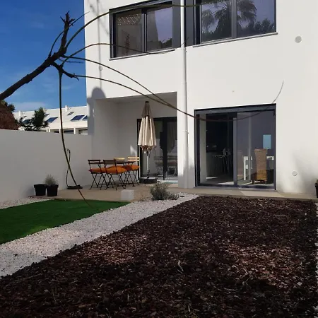 Vakantiehuis House Miramar By *